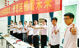 熱情洋溢的學(xué)習(xí)小組.jpg 熱情洋溢的學(xué)習(xí)小組.jpg